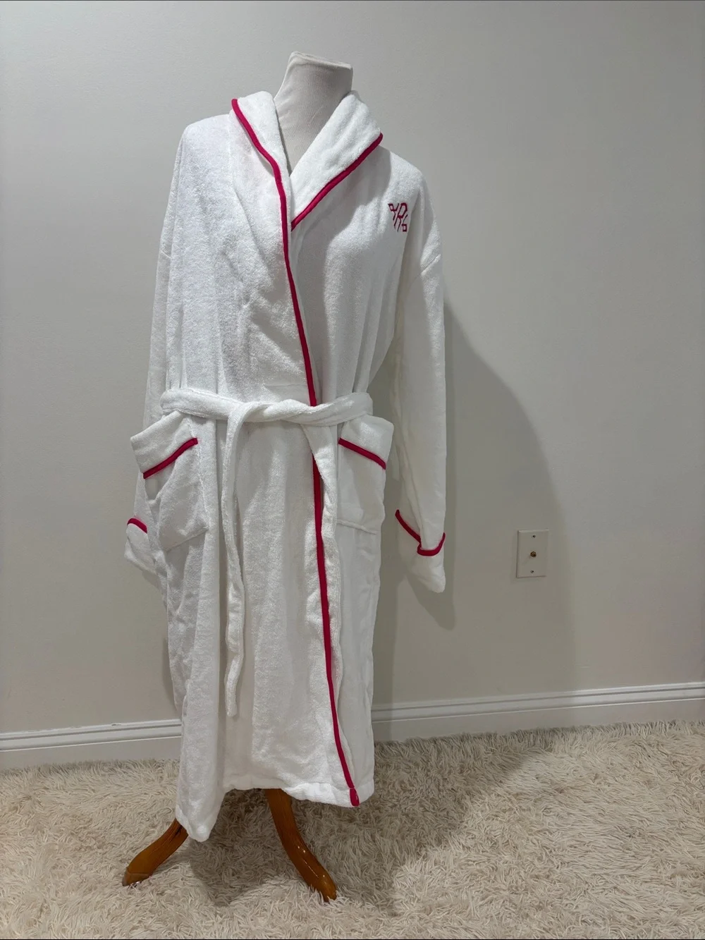 Hill House White hotel robe with Pink Trim